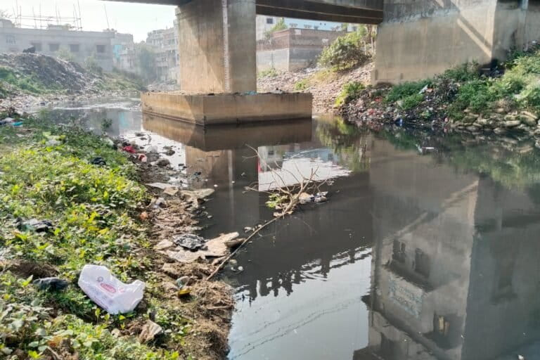 A river carries industrial waste and sewage from Nepal to India 4 In both India and Nepal, the banks of the Sirsiya river have also become a waste dumping ground. Images by Pranaya Sah.