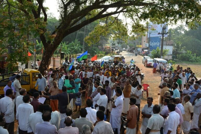 Community-led water conservation revives groundwater 2 Thuruthikkara’s water conservation initiatives trace back to 2012, when a real estate company attempted to excavate Manakkamala, a laterite hill located in the village. Residents protested, fearing that removing the hill would affect soil stability and groundwater recharge. Image courtesy of Science Centre Archives.