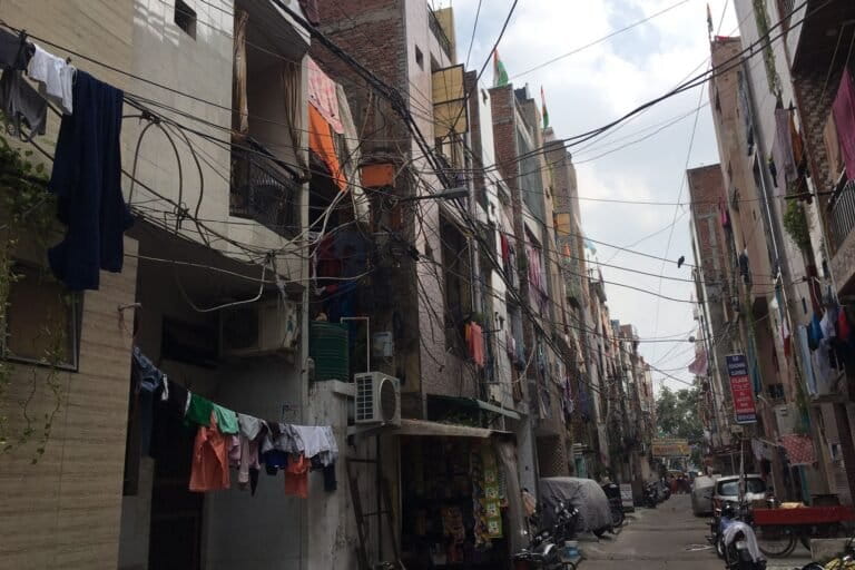 Unsafe electricity connections in a Delhi slum highlights the everyday risks residents face due to inadequate infrastructure. Image by 