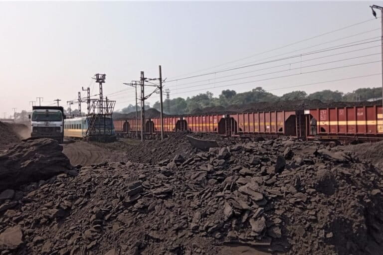 विकासशील देश जलवायु कार्रवाई को लागू करने के लिए जरूरी वित्त पोषण पर लगातार जोर दे रहे हैं। तस्वीर: मनीष कुमार/मोंगाबे।