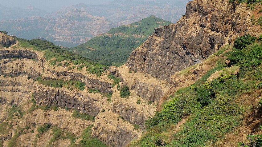 पश्चिमी घाट का नजारा। 2011 की गाडगिल समिति ने क्षेत्र के सतत विकास के लिए एक रूपरेखा प्रस्तावित की थी। तस्वीर- योगेश्वर पटनाला, विकिमीडिया कॉमन्स (CC-BY-SA-4.0)
